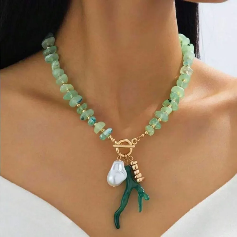 Green bead shell Necklace M582